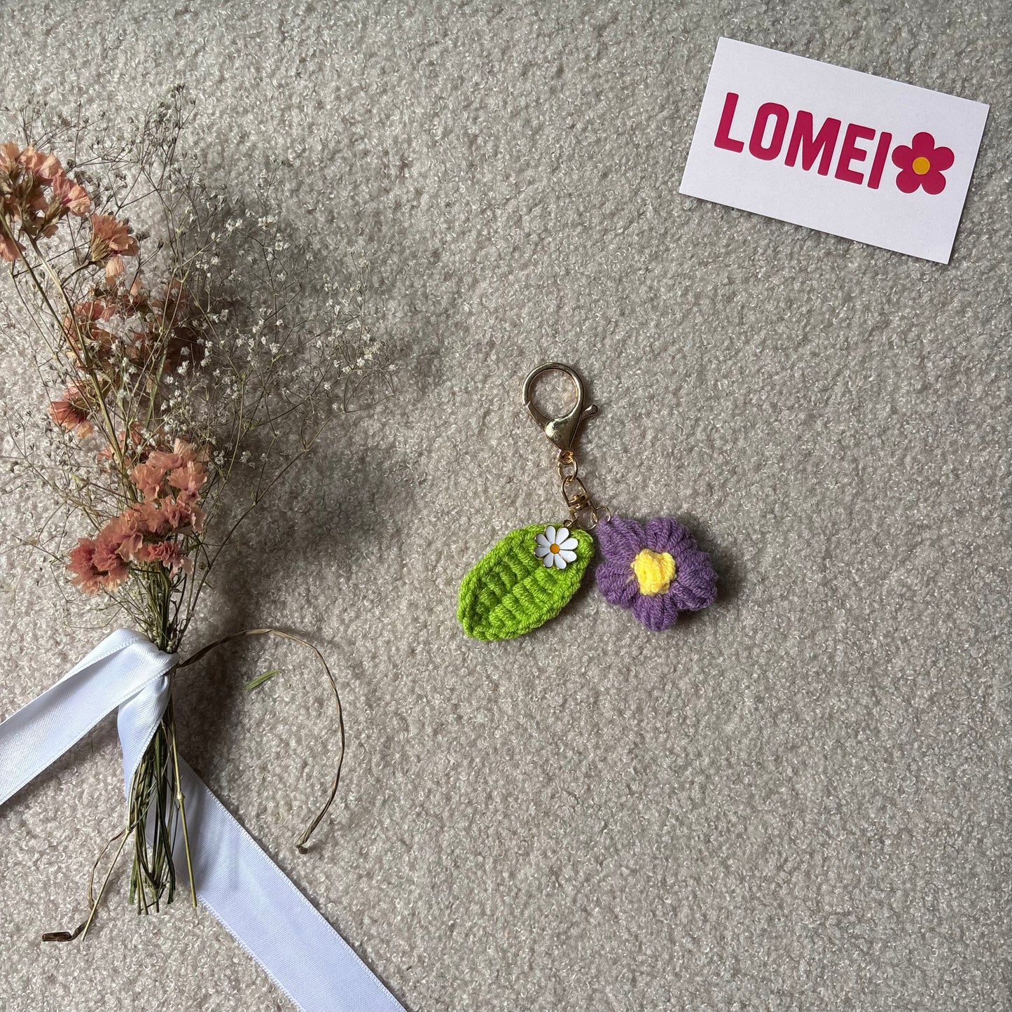 Crochet - Fleur violette avec feuille